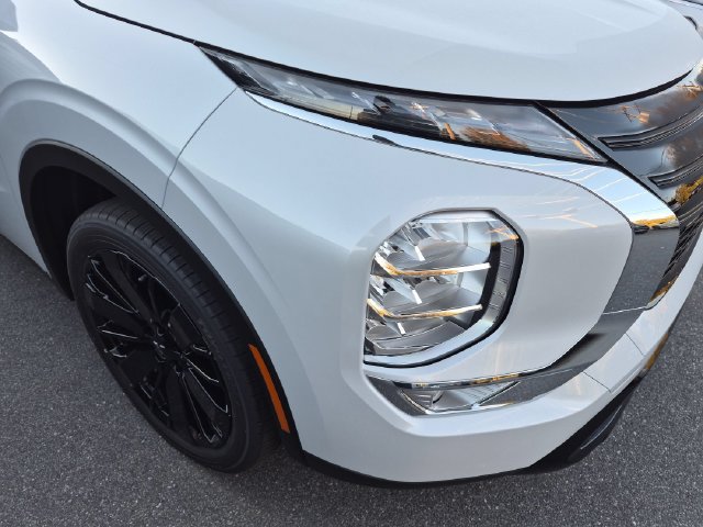 New 2026 Mitsubishi Outlander LE FWD image 9