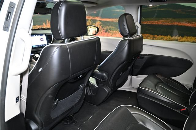 Used 2023 Chrysler Pacifica Limited FWD image 53