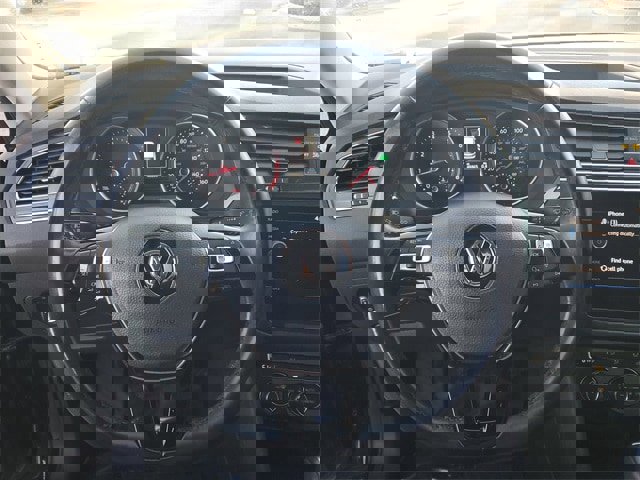 Used 2018 Volkswagen Tiguan SE image 19