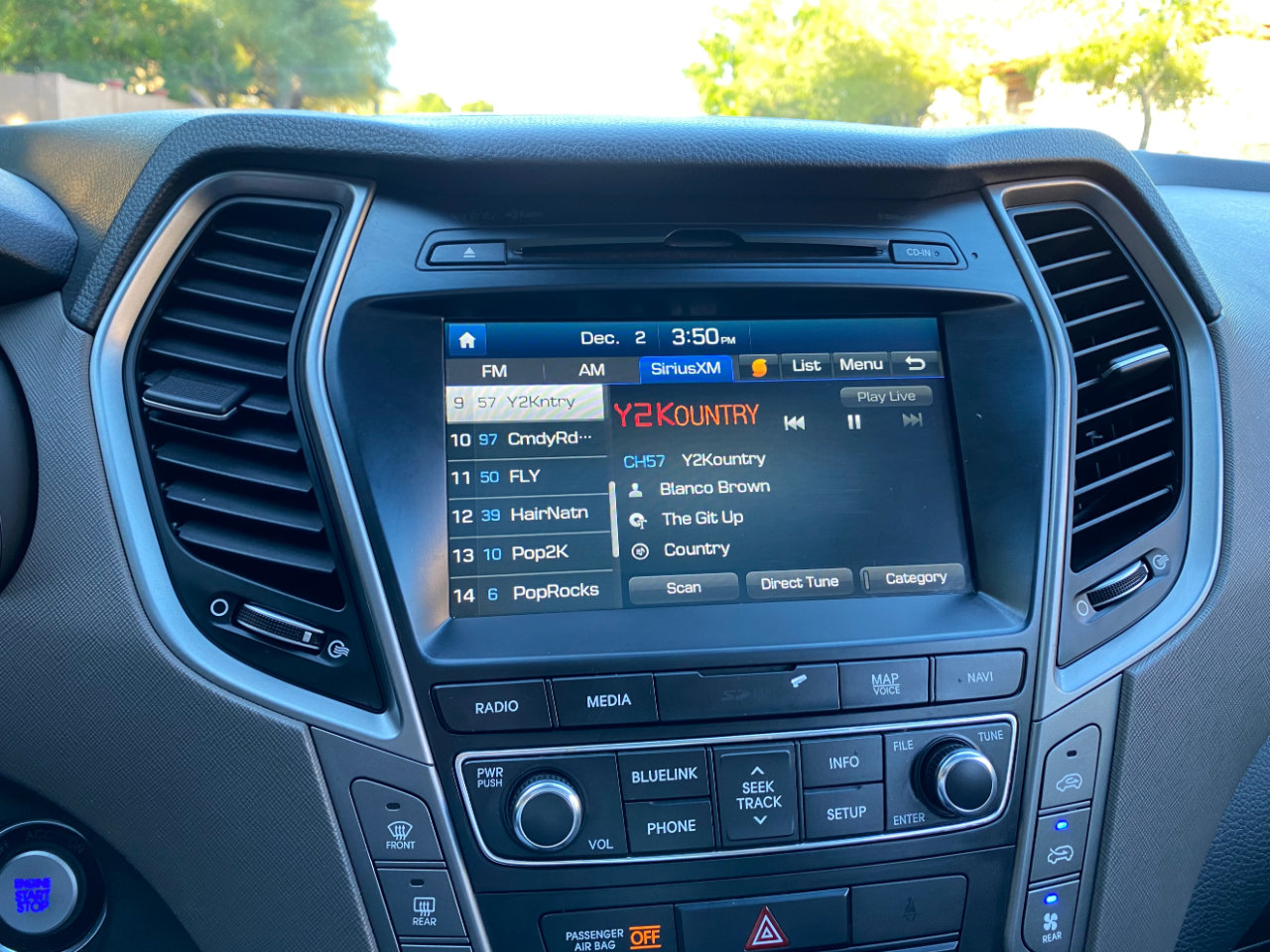 Used 2017 Hyundai Santa Fe SE Ultimate 3.3L Auto w/ SE Ultimate Tech Package 03 image 75