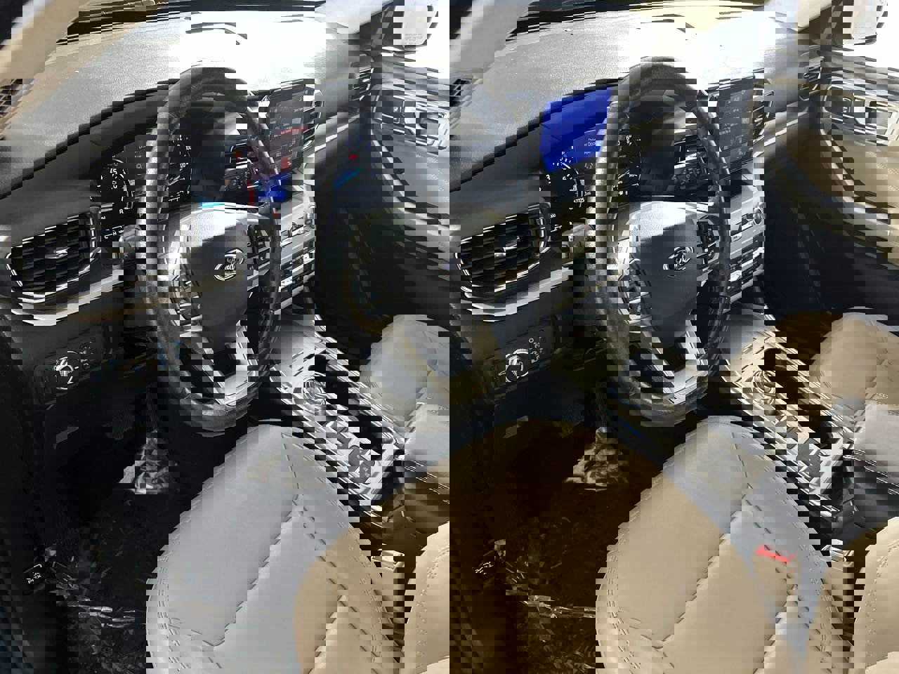 Used 2022 Ford Explorer XLT w/ Equipment Group 202A image 11