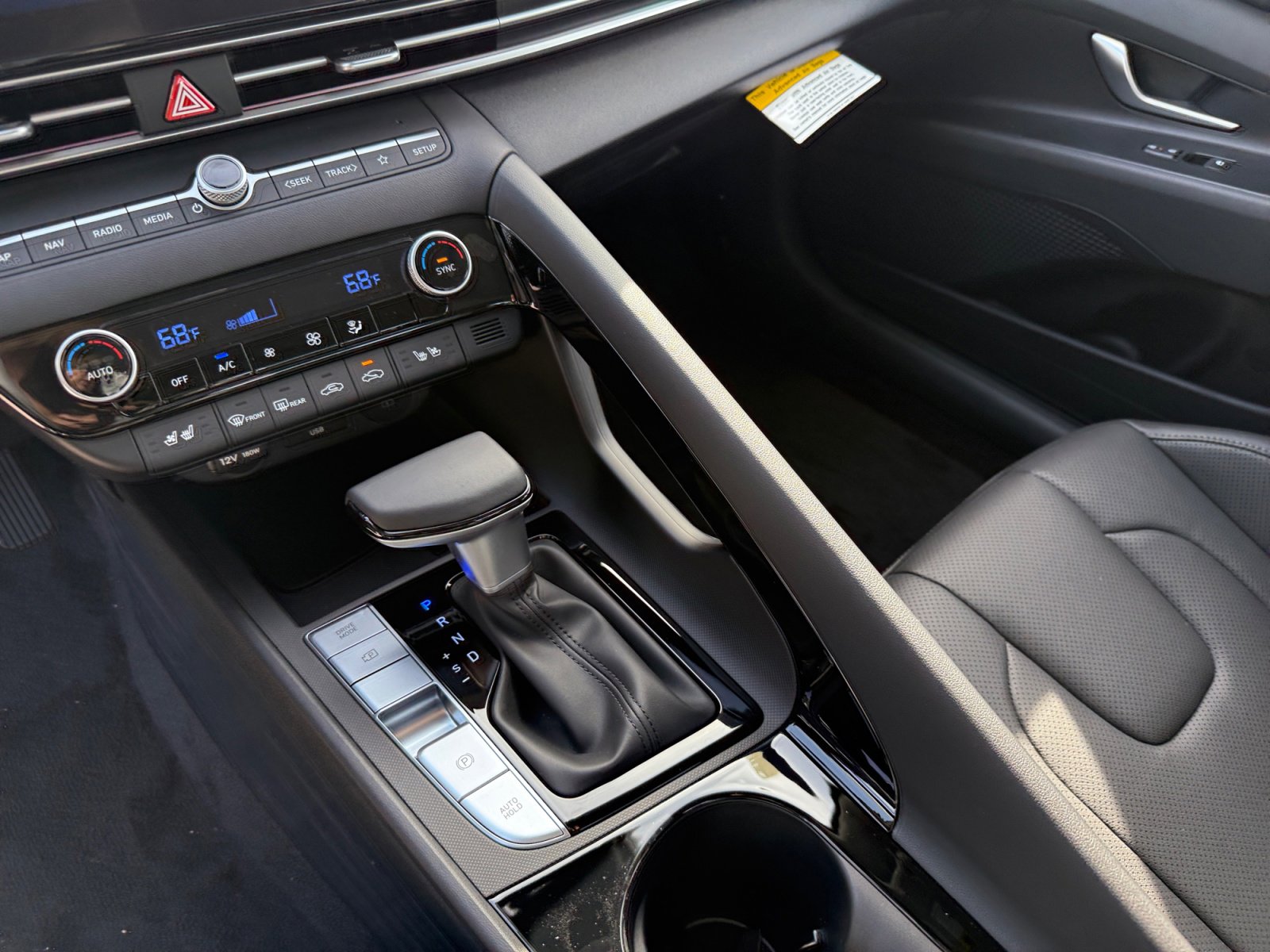 New 2025 Hyundai Elantra Limited image 13