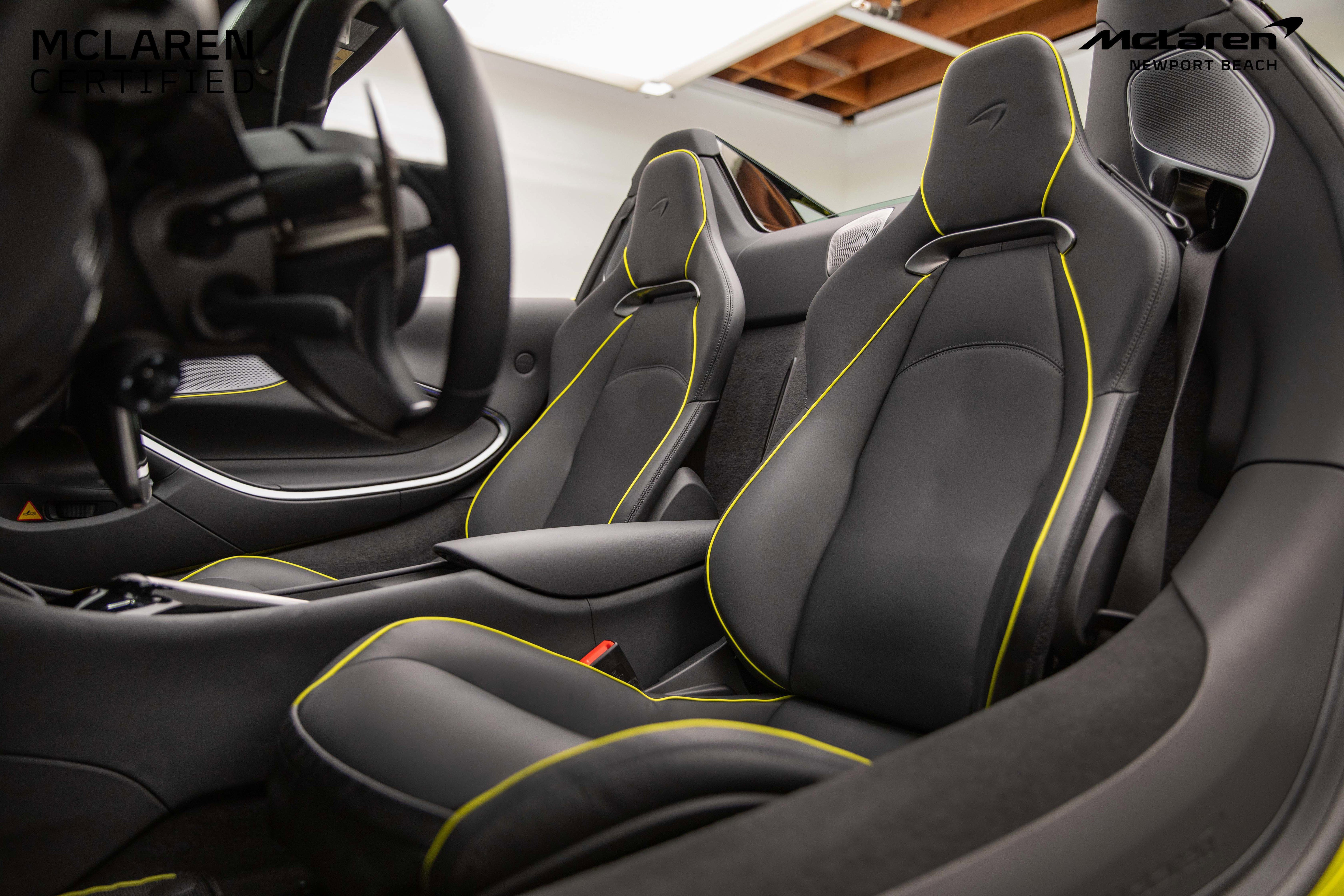Used 2025 McLaren Artura Spider image 21