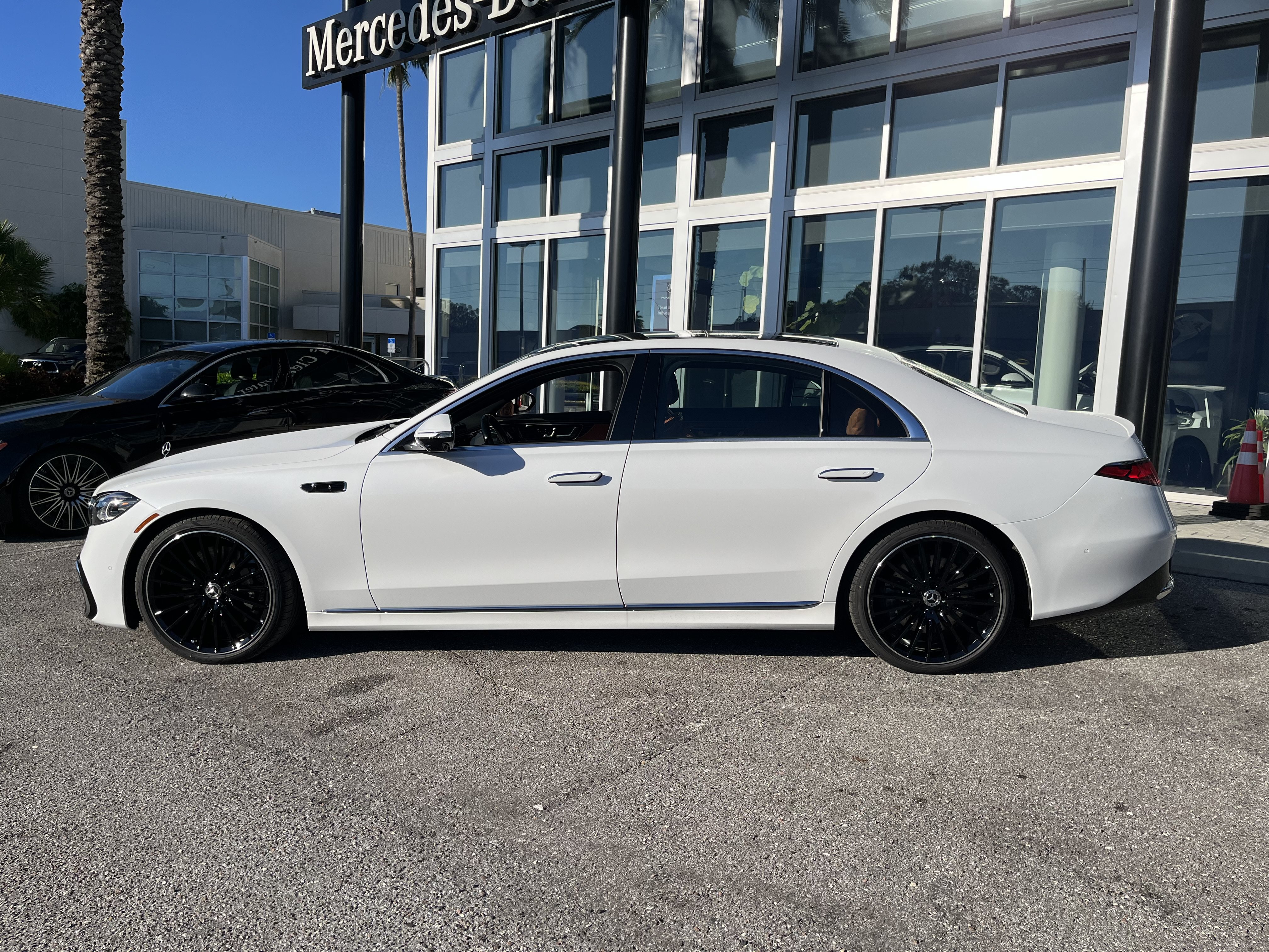 New 2027 Mercedes-Benz S 580 4MATIC Sedan image 2