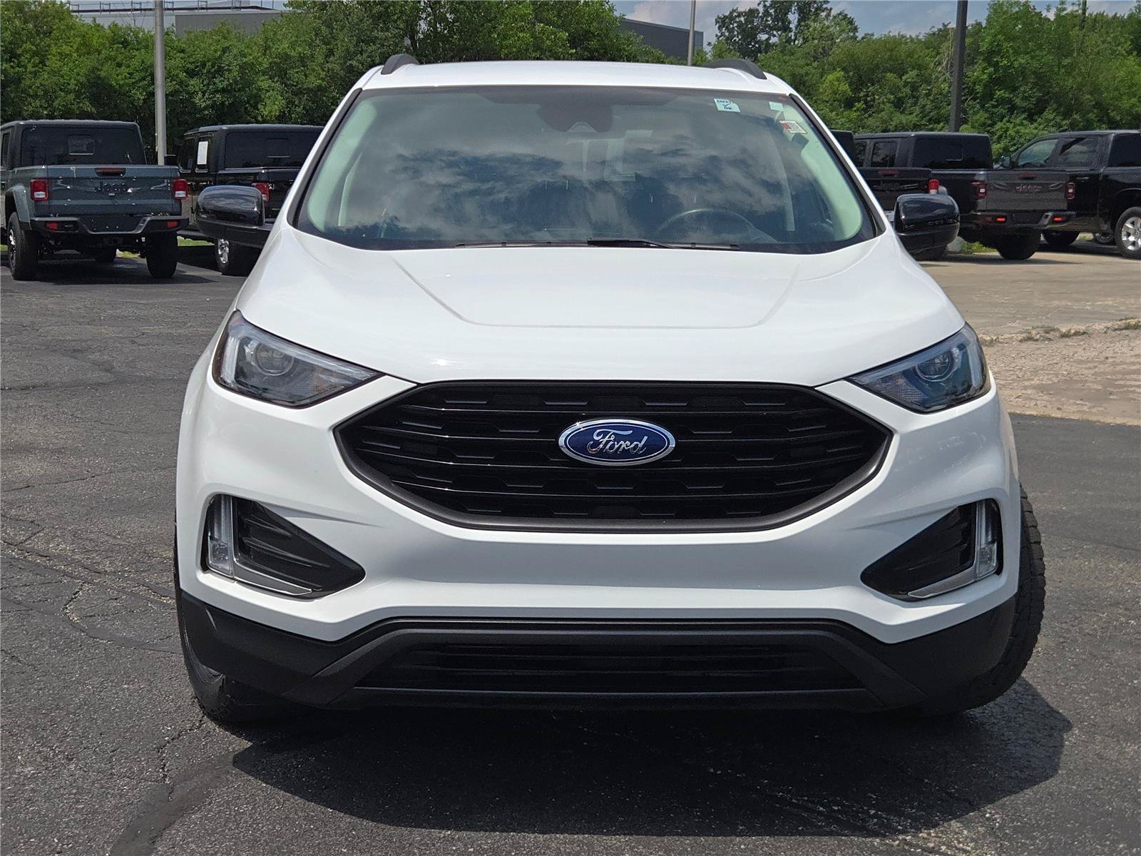 Used 2022 Ford Edge SEL w/ Sport Appearance Package AWD/4WD image 2