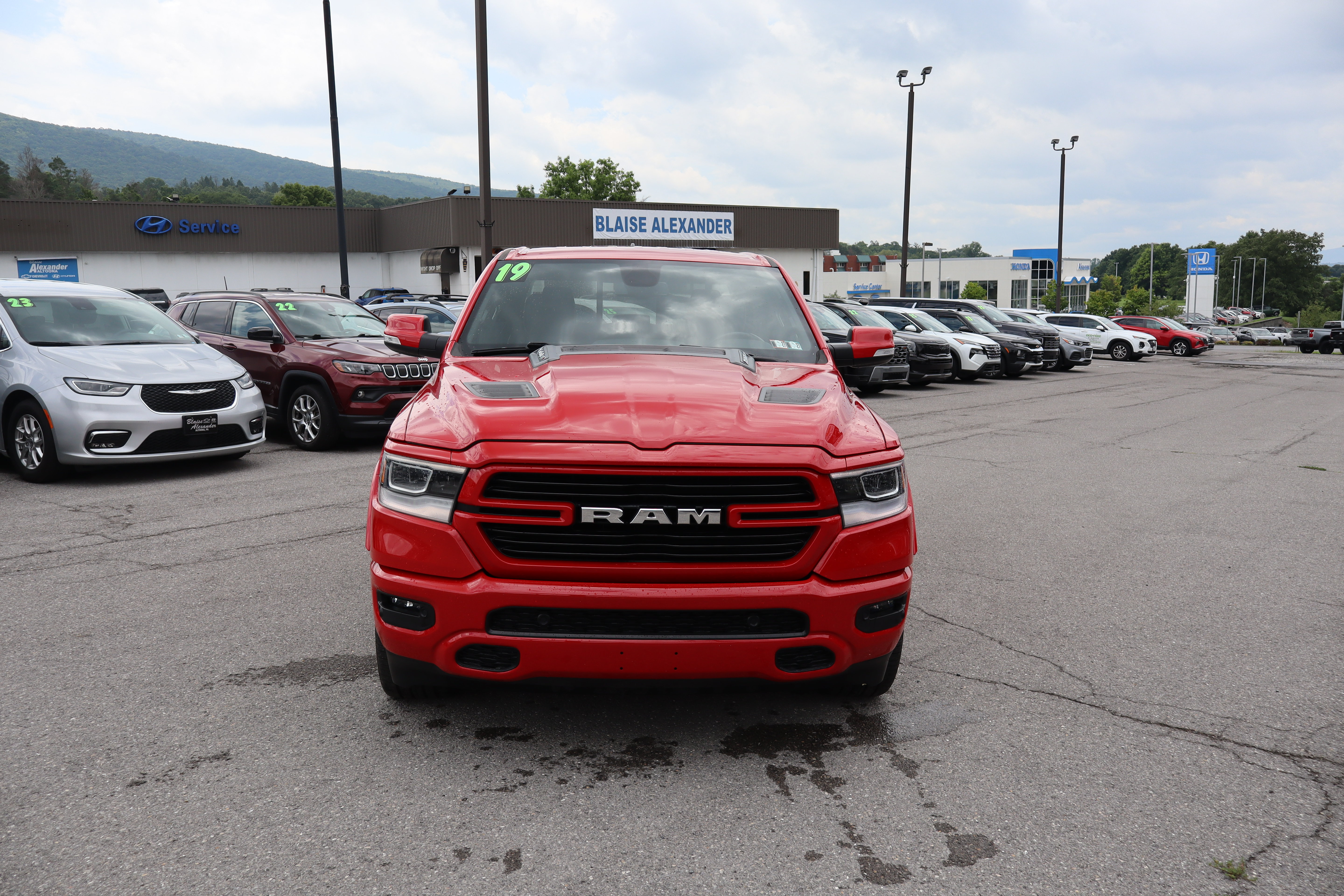Used 2019 RAM 1500 Laramie AWD/4WD image 9