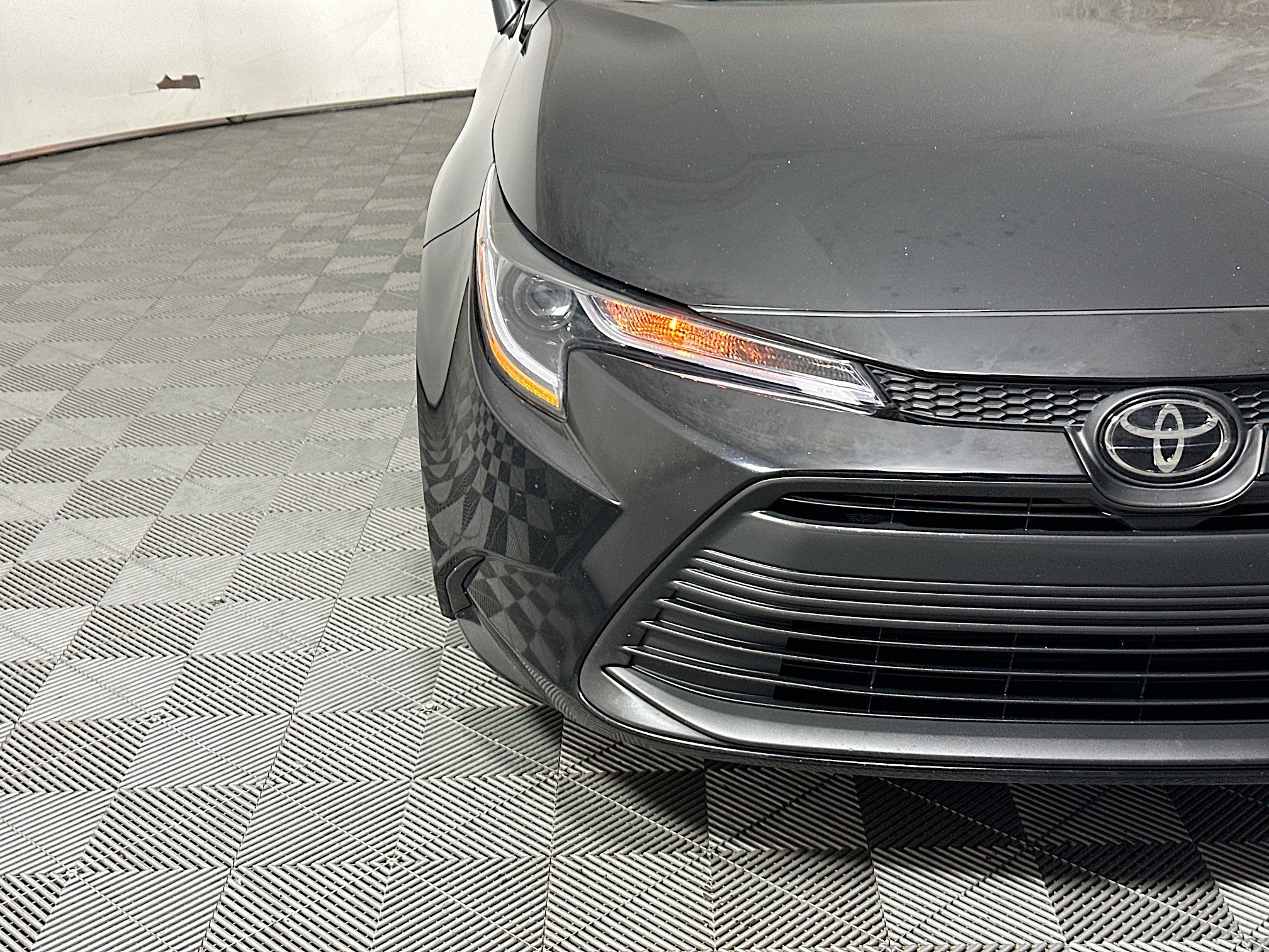 Used 2025 Toyota Corolla LE image 9