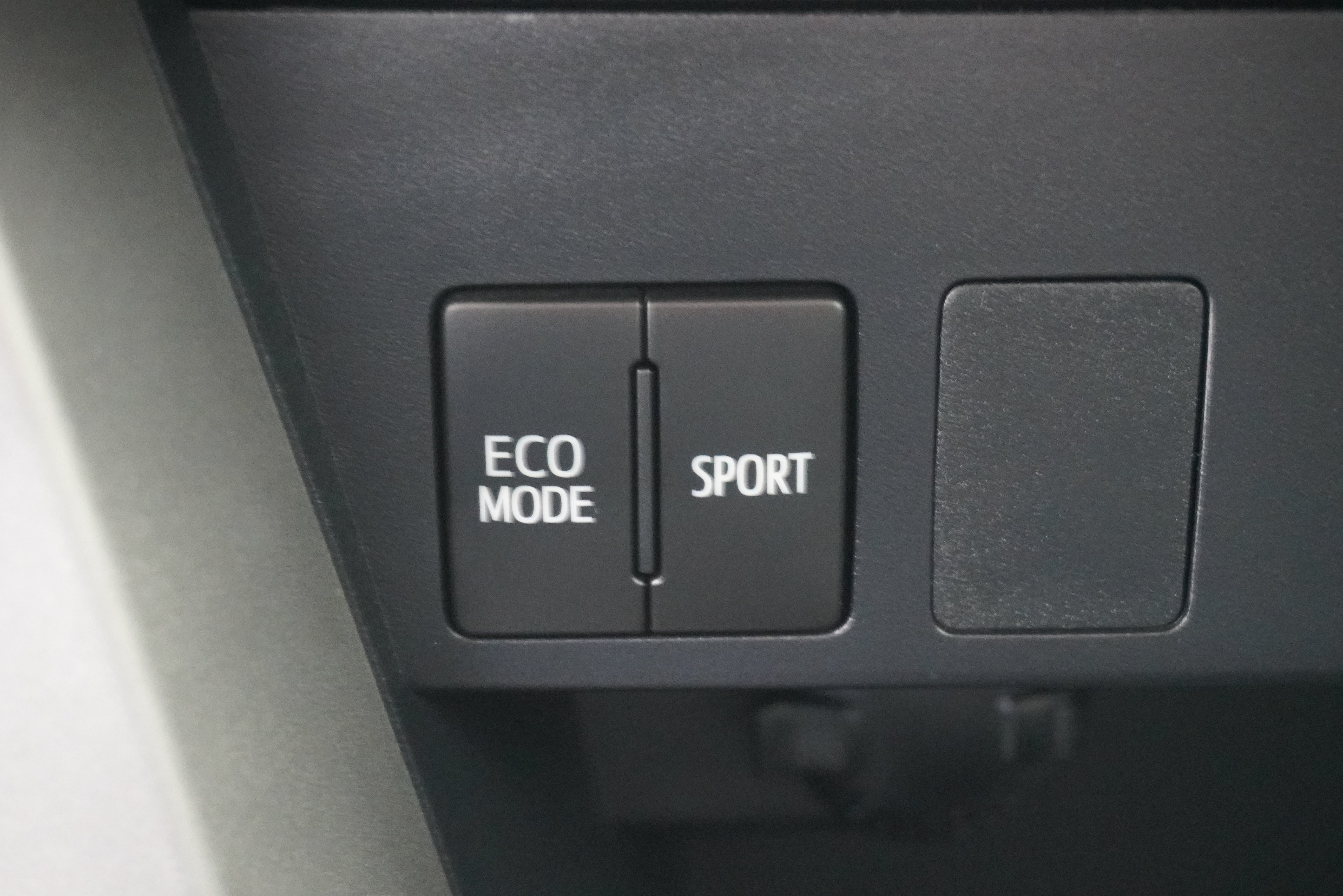 Used 2017 Toyota RAV4 LE FWD image 18