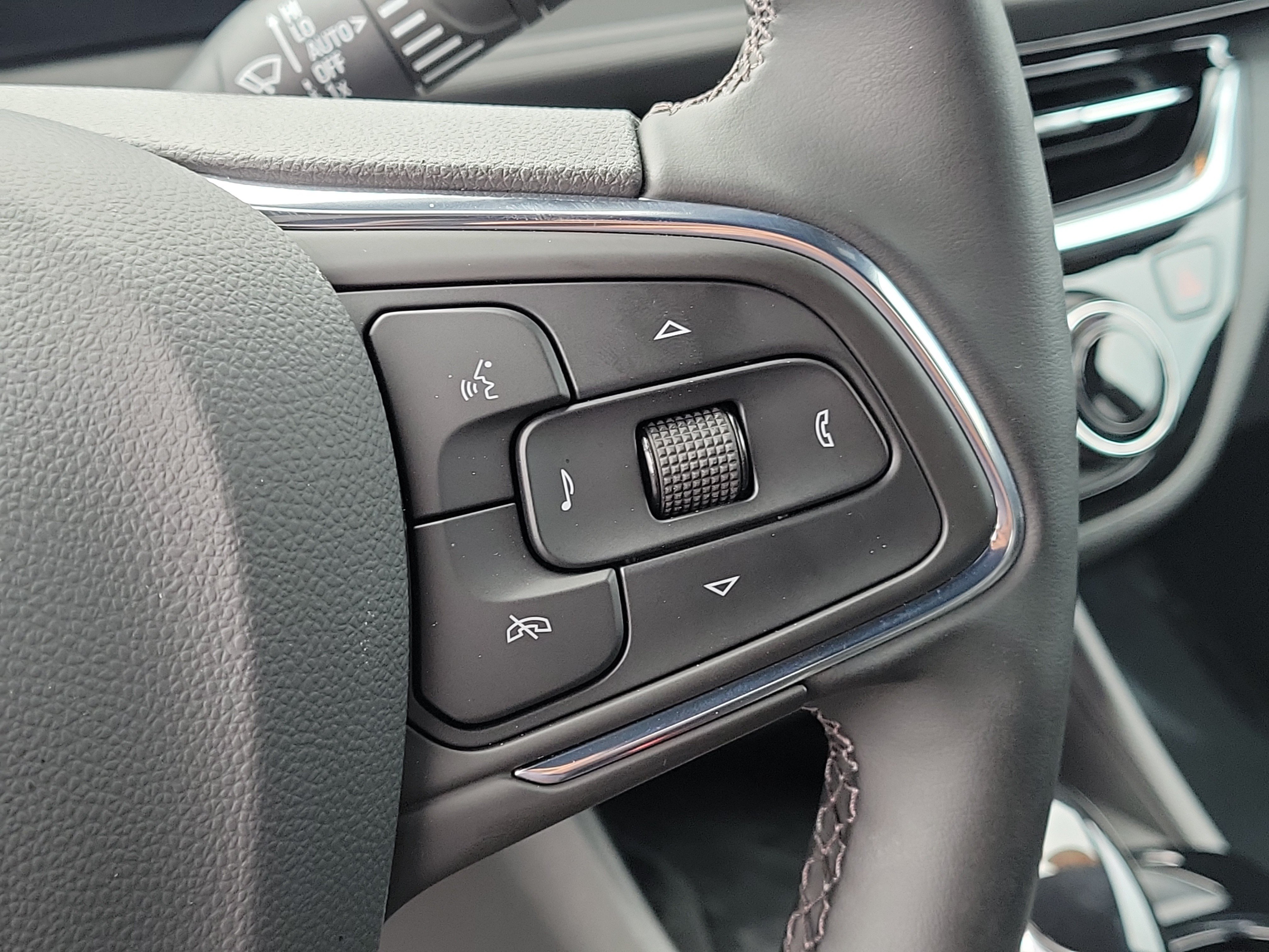 Used 2025 Buick Envista Sport Touring w/ Convenience I Package FWD image 32