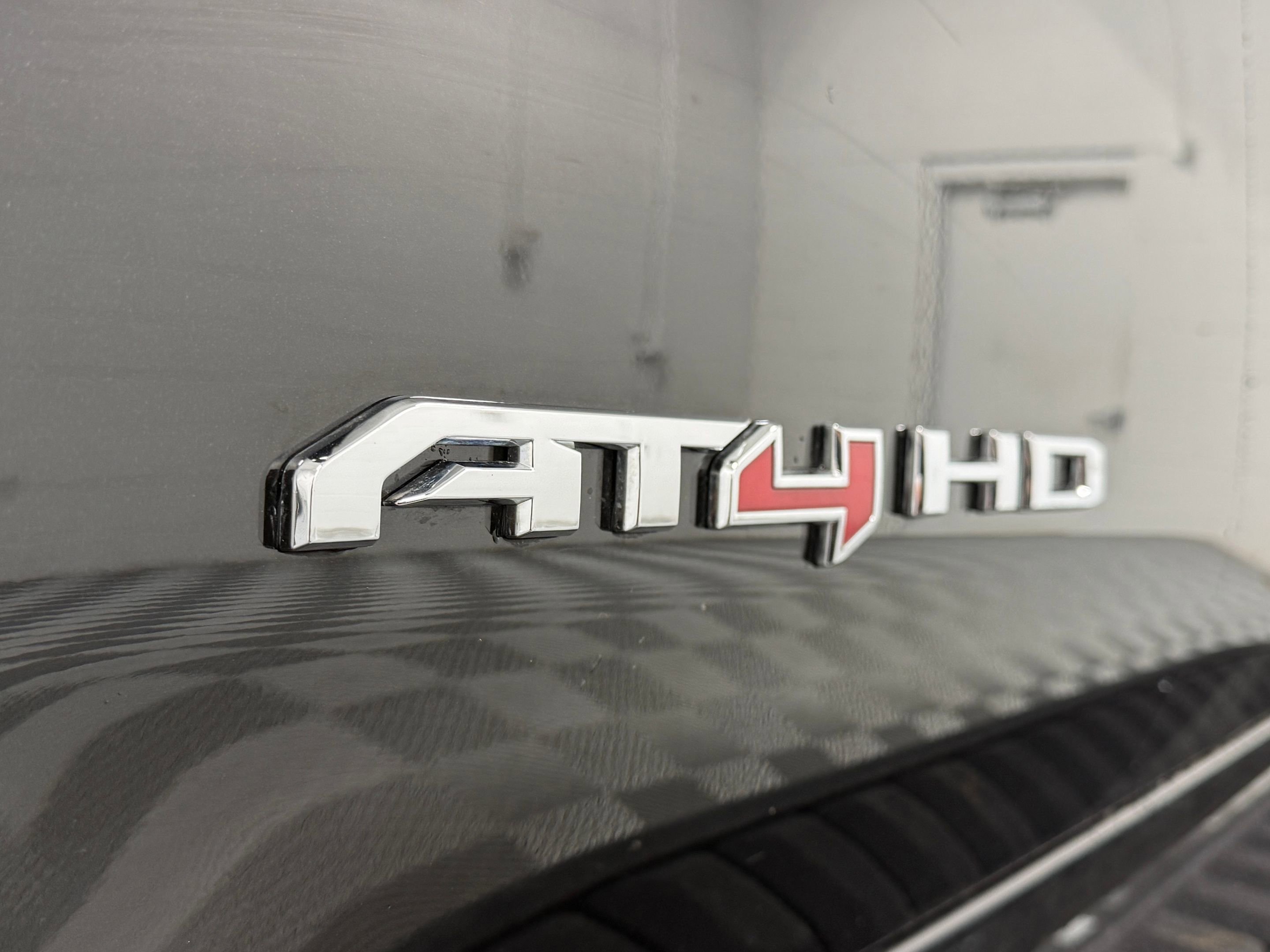 Used 2022 GMC Sierra 2500 AT4 w/ AT4 Premium Plus Package AWD/4WD image 9
