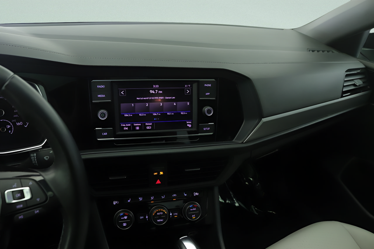 Used 2019 Volkswagen Jetta R-Line FWD image 9