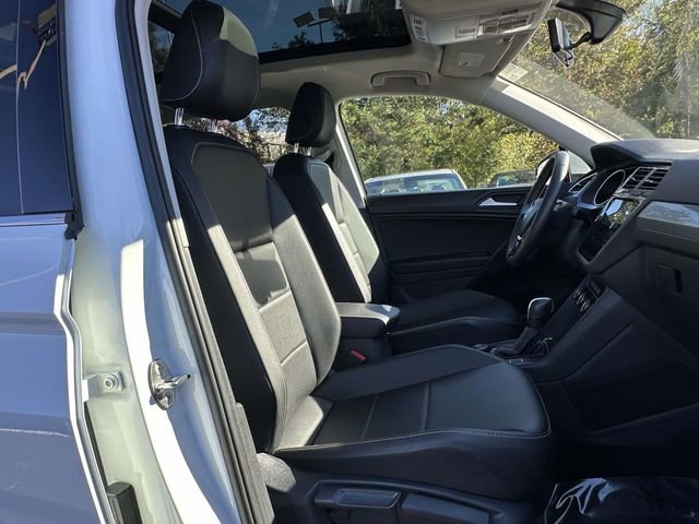 Used 2021 Volkswagen Tiguan SE w/ Panoramic Sunroof Package image 12
