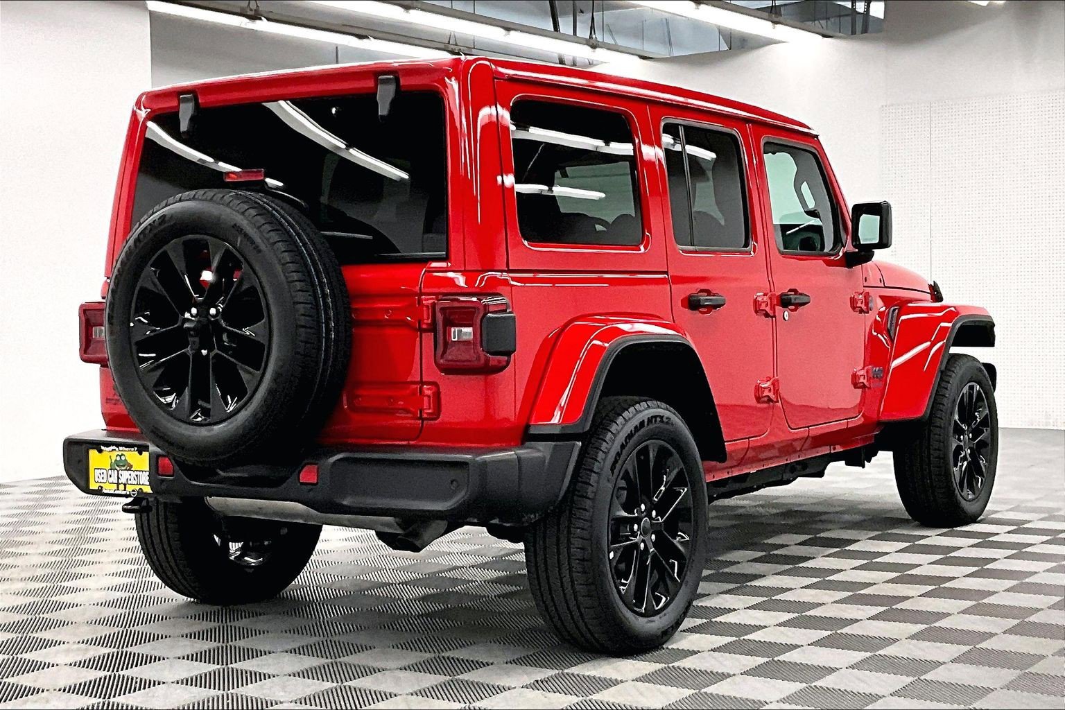 Used 2025 Jeep Wrangler Unlimited Sahara w/ Safety Group AWD/4WD image 14