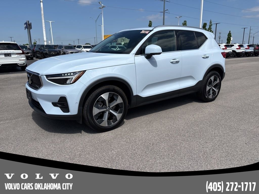 Used 2025 Volvo XC40 B5 Plus AWD/4WD image 1