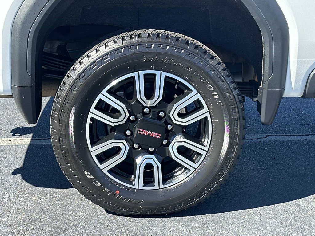 Used 2022 GMC Sierra 2500 AT4 w/ AT4 Preferred Package AWD/4WD image 9