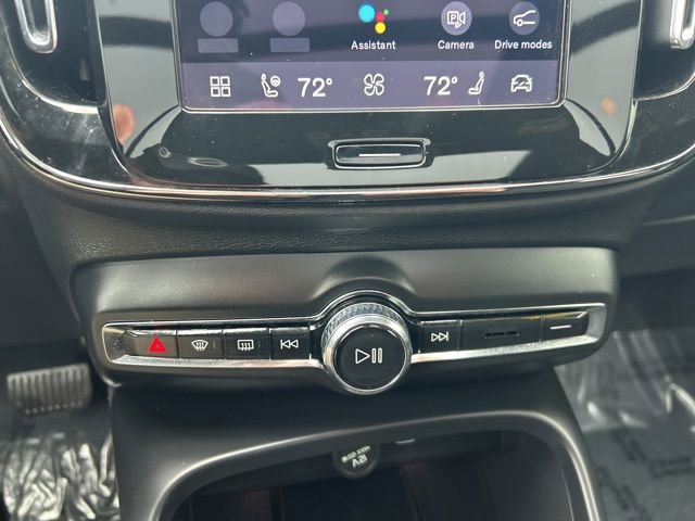 Certified 2025 Volvo XC40 B5 Plus AWD/4WD image 23