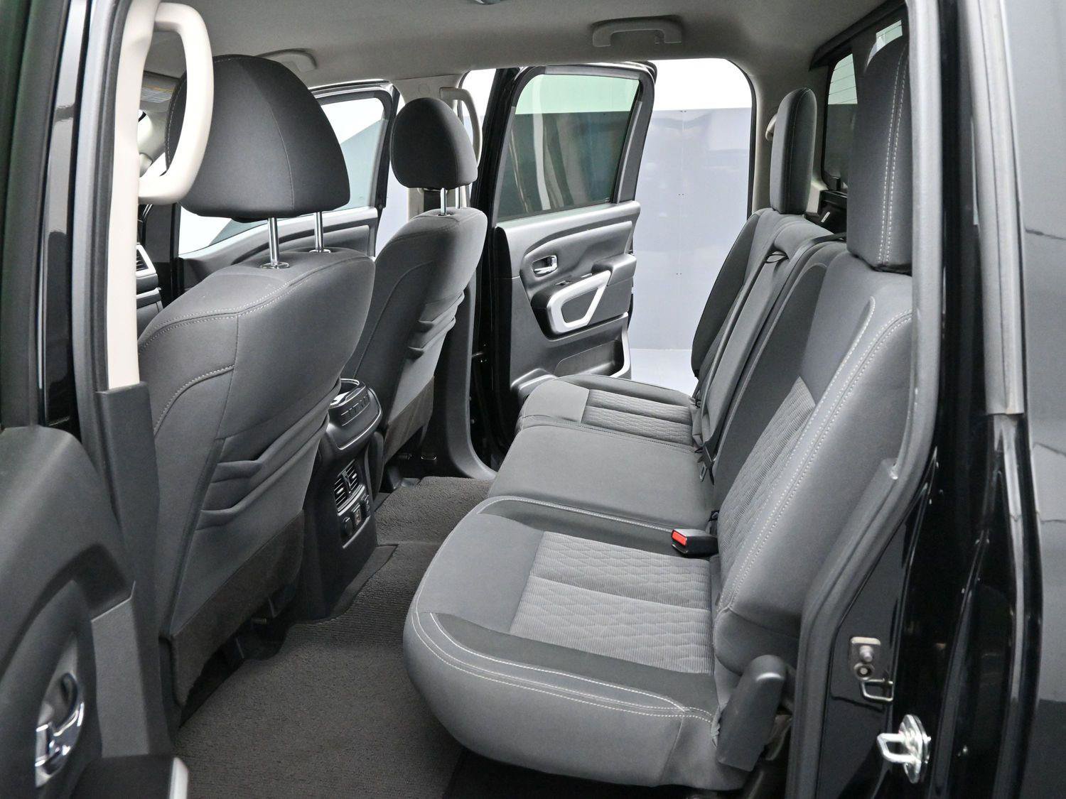 Used 2020 Nissan Titan SV w/ SV Convenience Package image 32