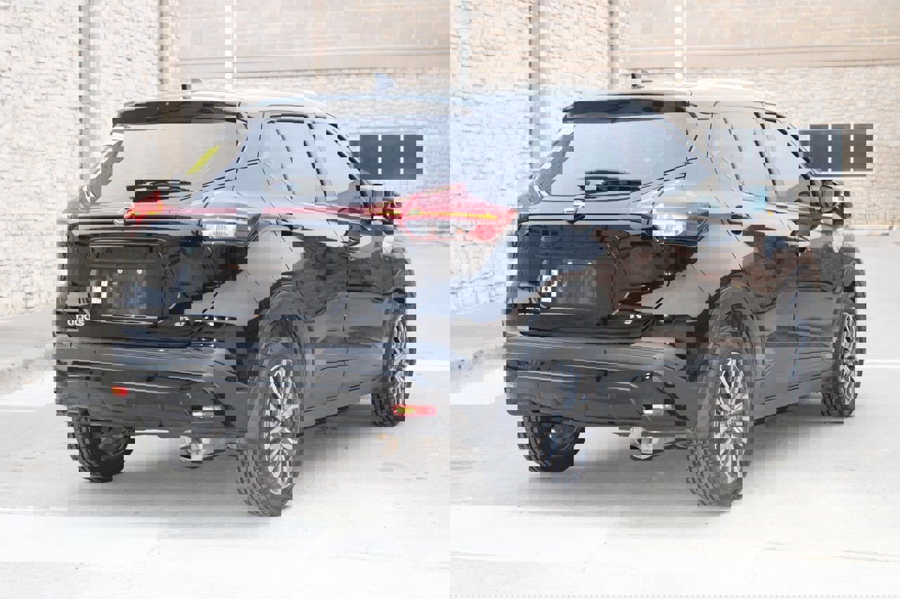 Used 2024 Nissan Kicks SV image 3