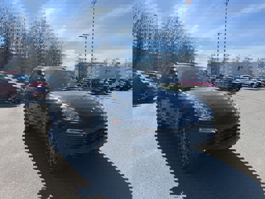 Used 2012 Porsche Cayenne S image 10