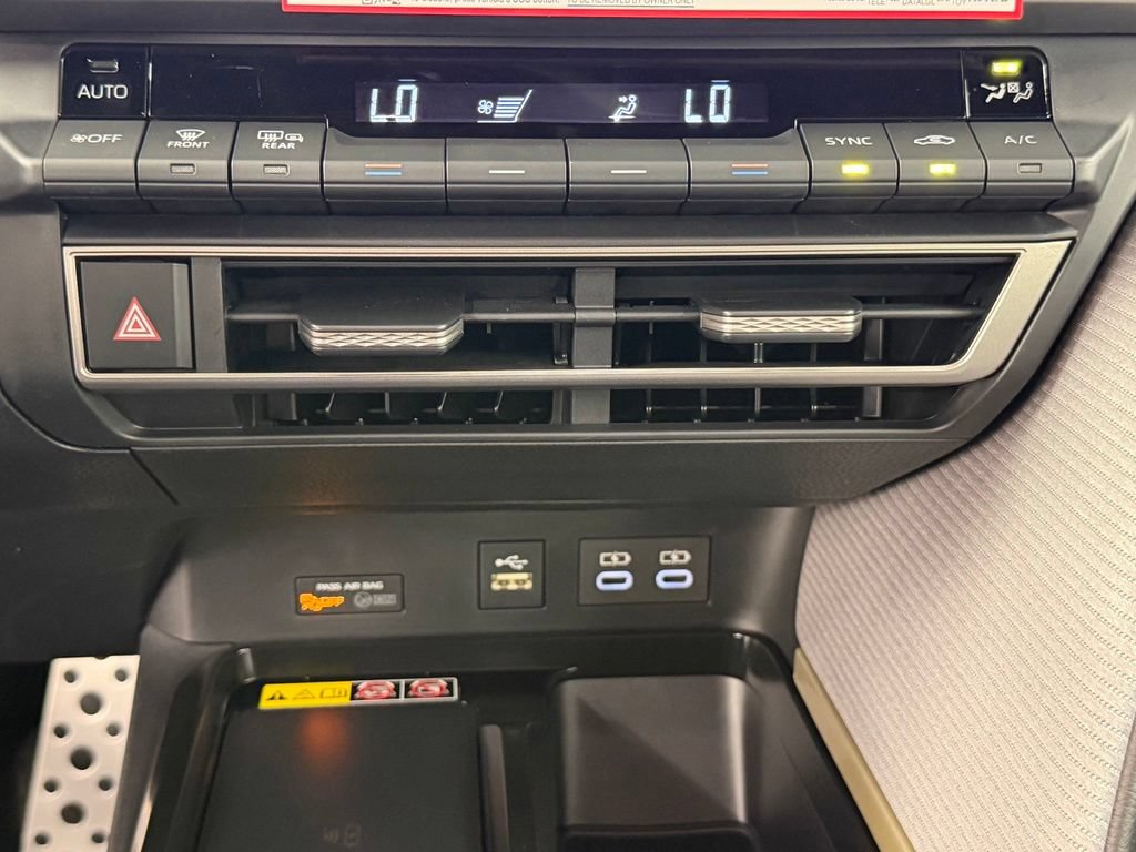 Used 2026 Toyota Camry SE FWD image 35
