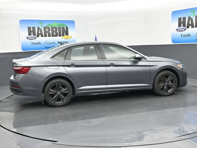 Used 2024 Volkswagen Jetta SE FWD image 6