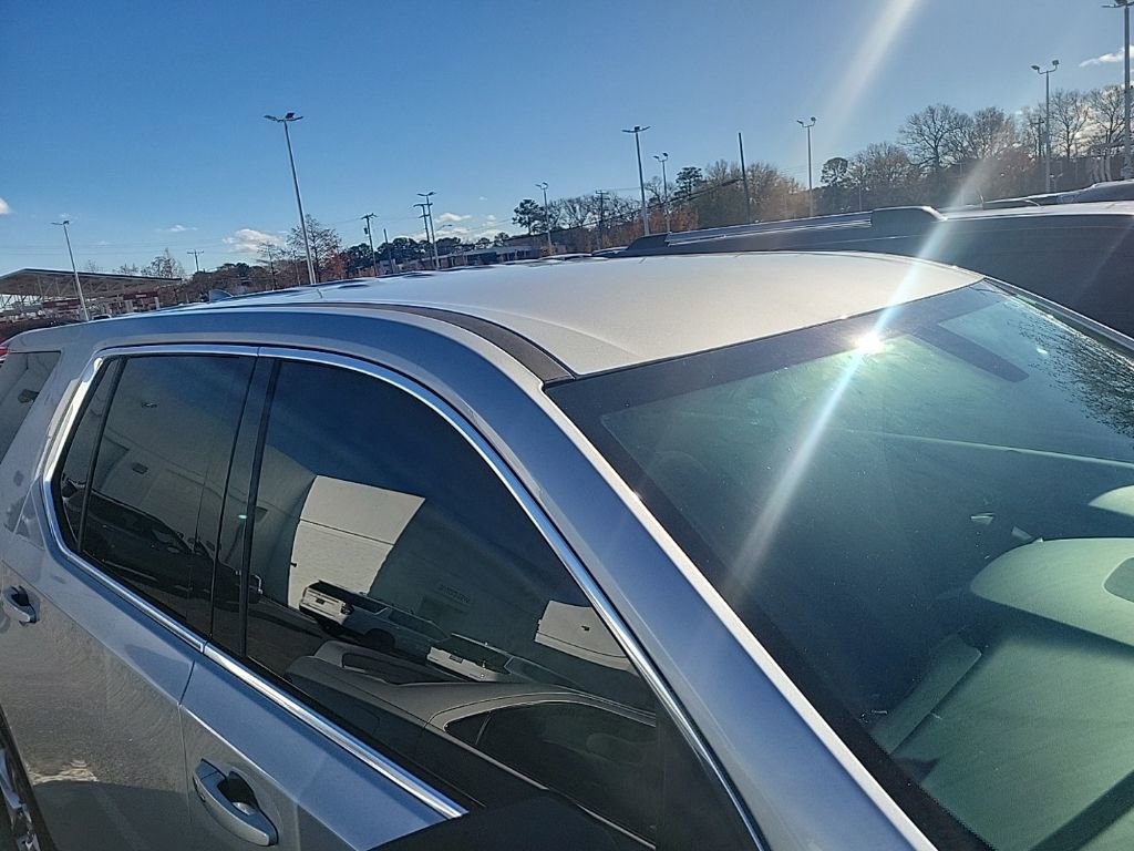 Used 2021 Chevrolet Traverse LS image 9