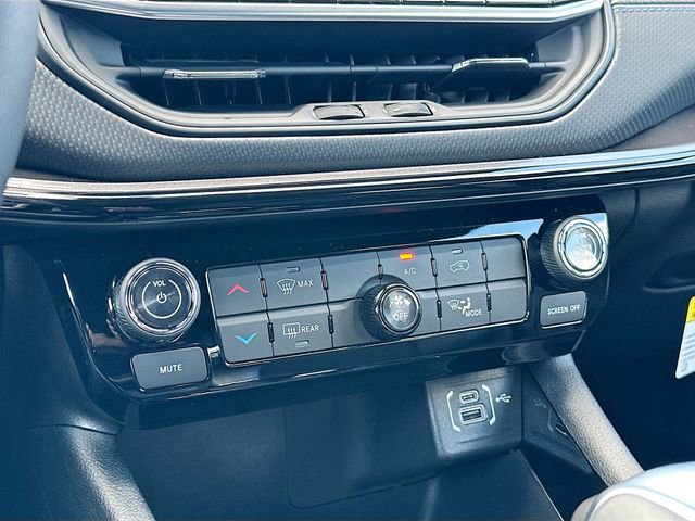 New 2026 Jeep Compass Latitude image 10