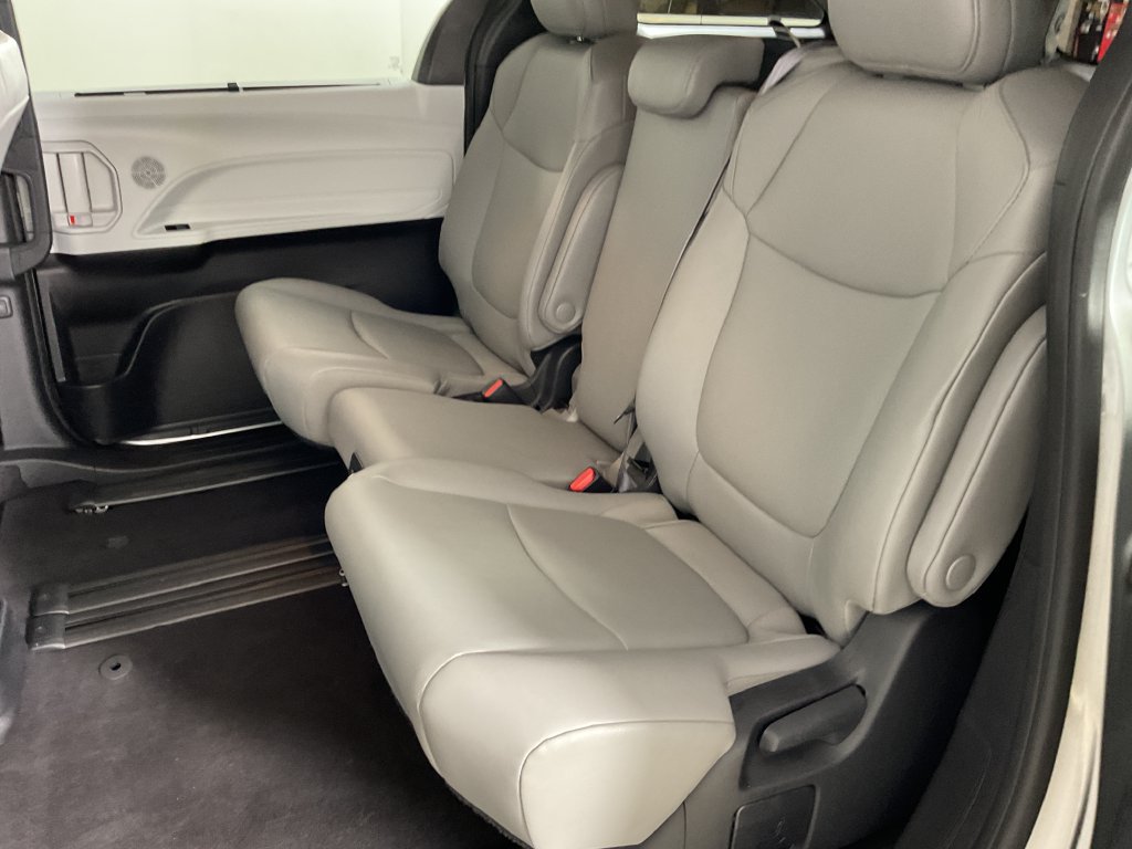 Certified 2025 Toyota Sienna XLE FWD image 19