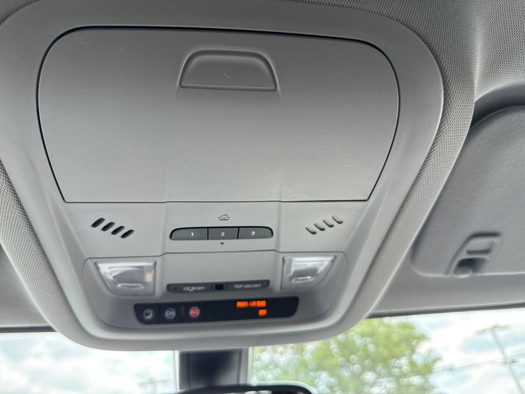 Used 2017 GMC Acadia SLT FWD image 29