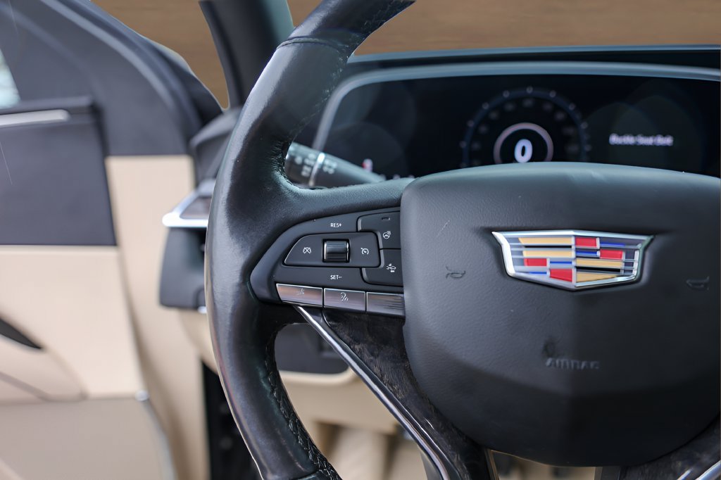 Used 2021 Cadillac Escalade Premium Luxury RWD image 15