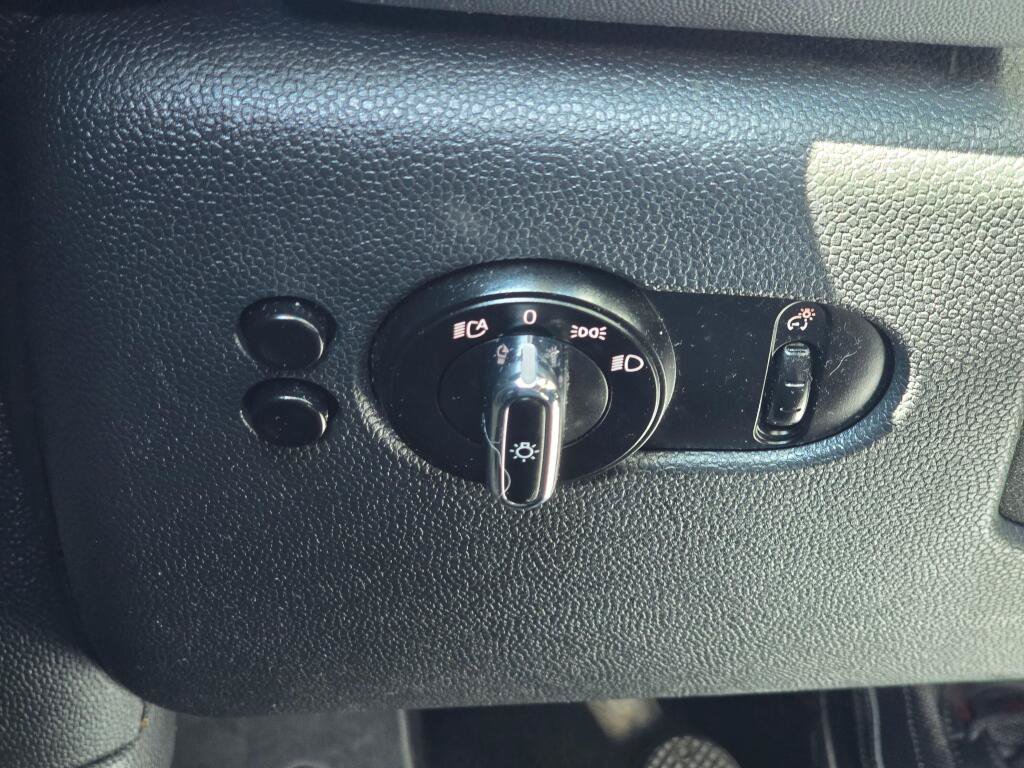 Used 2015 MINI Cooper 4-Door Hardtop FWD image 30
