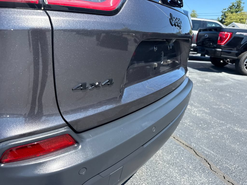 Used 2020 Jeep Cherokee Latitude Plus AWD/4WD image 11