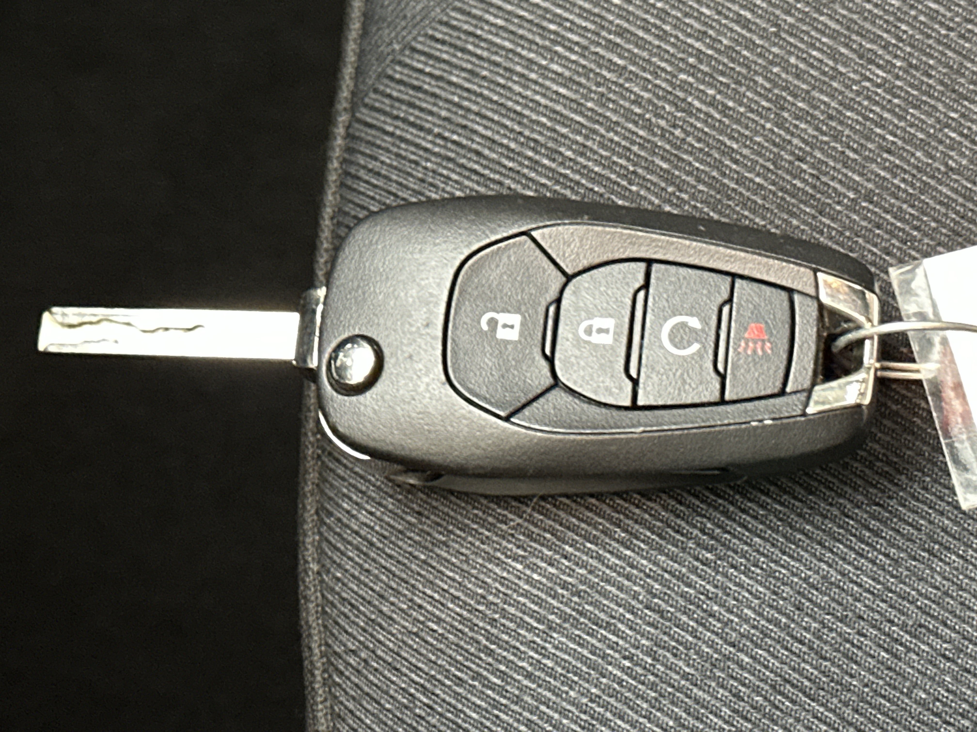 Used 2025 Chevrolet Trax RS FWD image 34