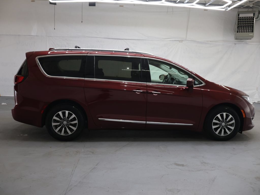Used 2020 Chrysler Pacifica Touring-L Plus FWD image 8