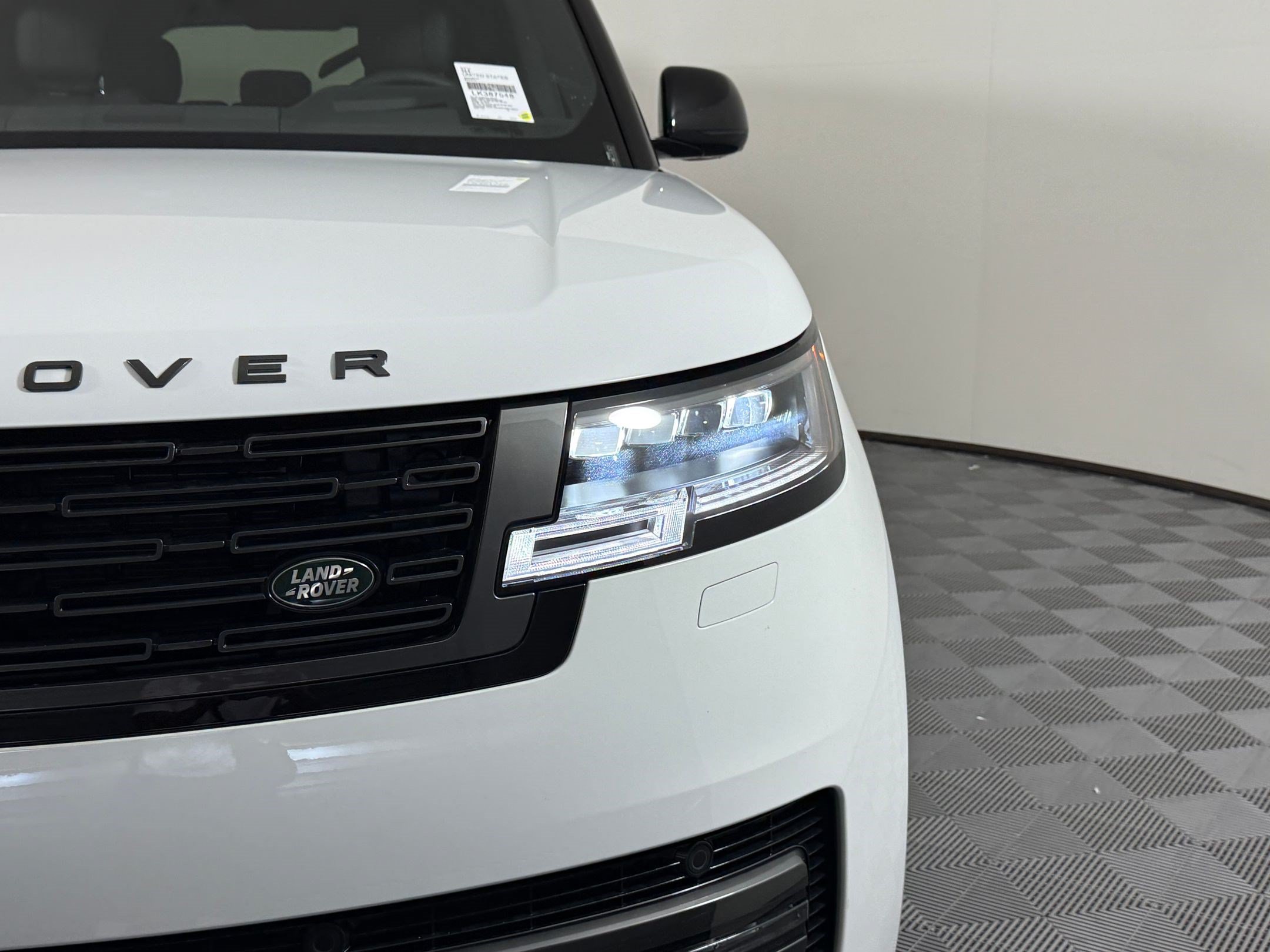New 2026 Land Rover Range Rover Long Wheelbase SE AWD/4WD image 12