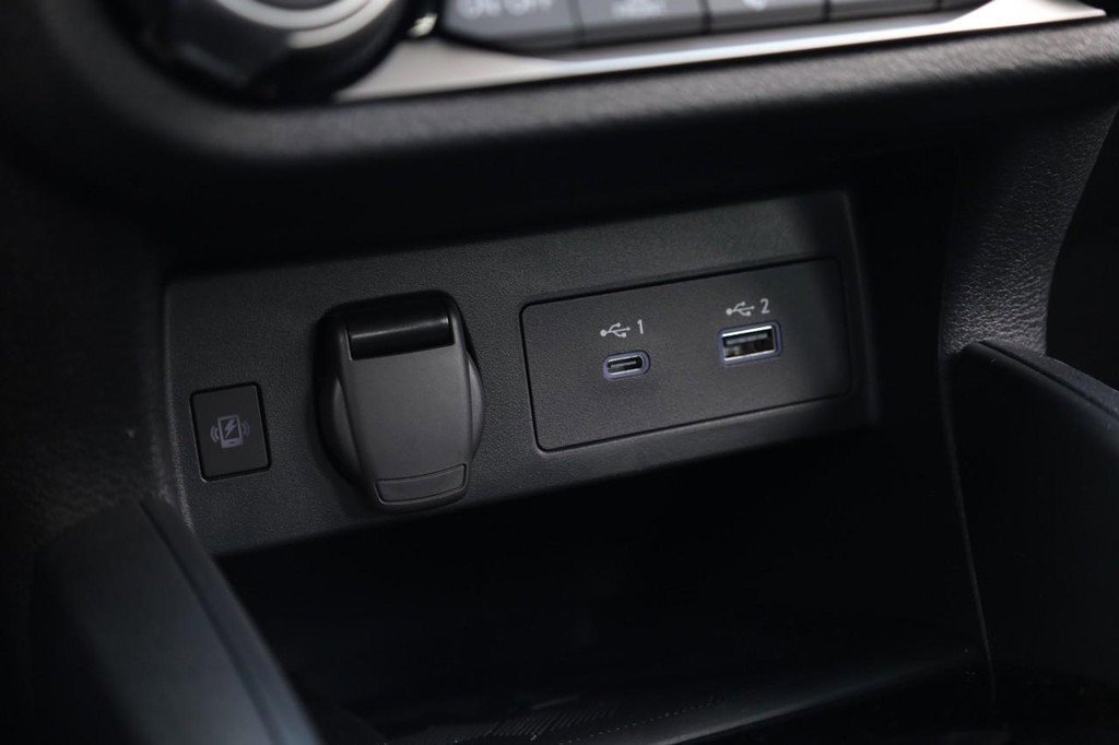 New 2025 Nissan Versa SR w/ Trunk Package image 14