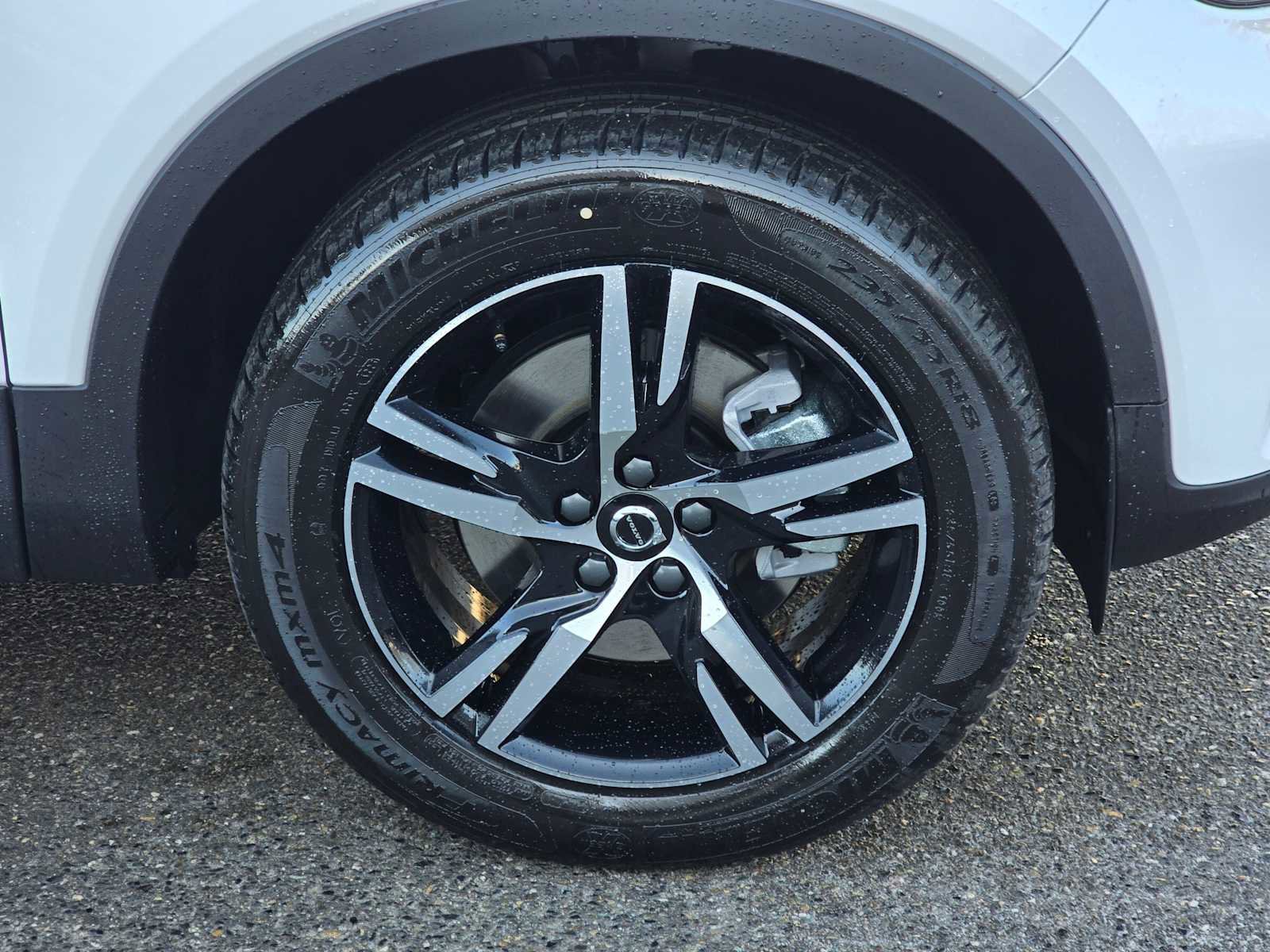 New 2026 Volvo XC40 B5 Core w/ Climate Package image 9