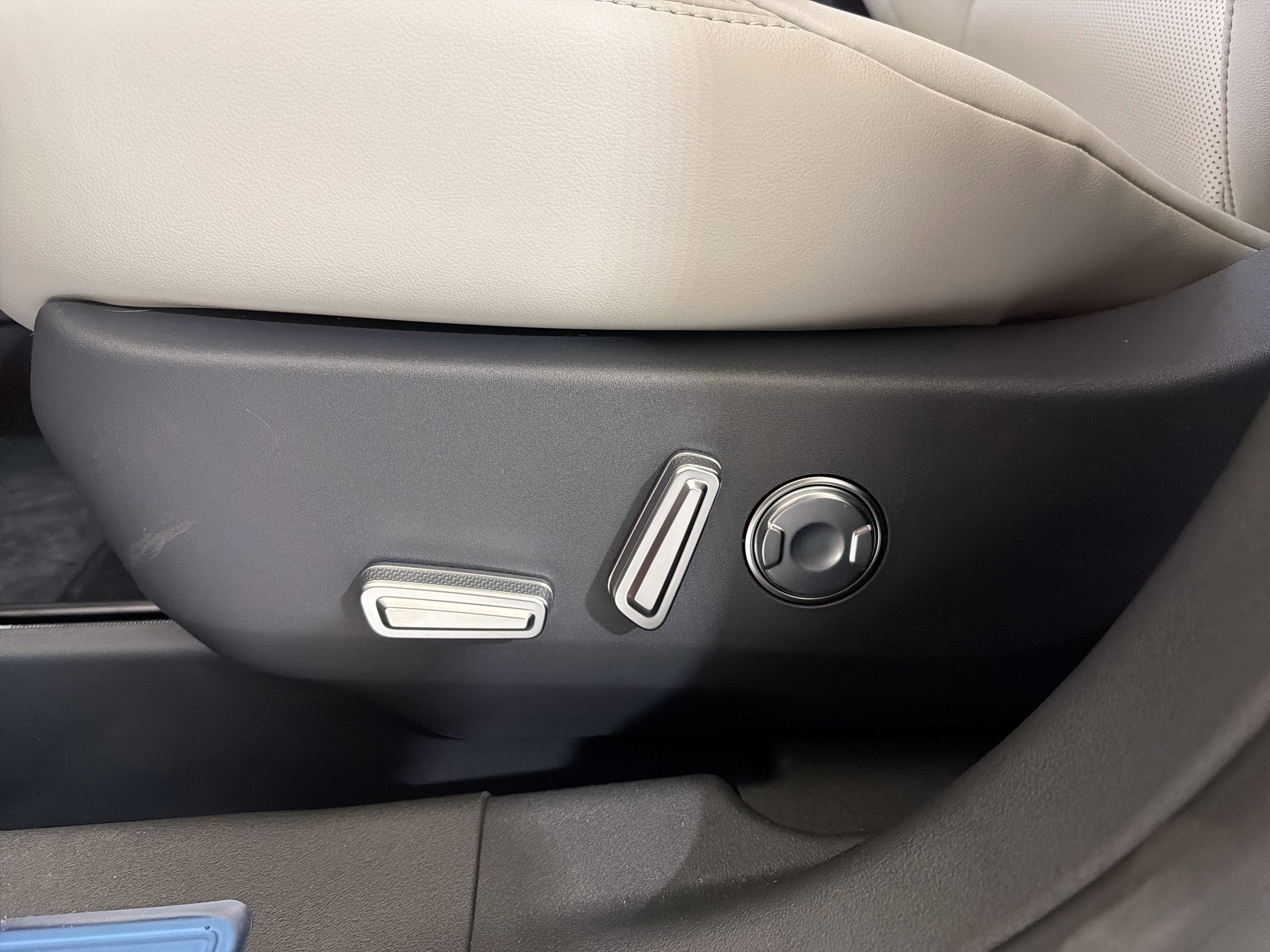 New 2026 Lincoln Nautilus Premier AWD/4WD image 11
