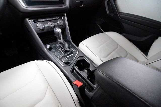 Used 2018 Volkswagen Tiguan SEL Premium image 10