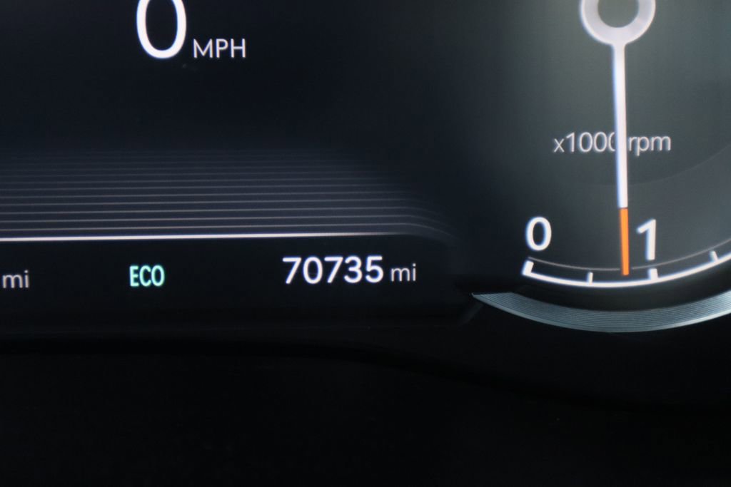 Used 2022 Genesis G70 2.0T image 13