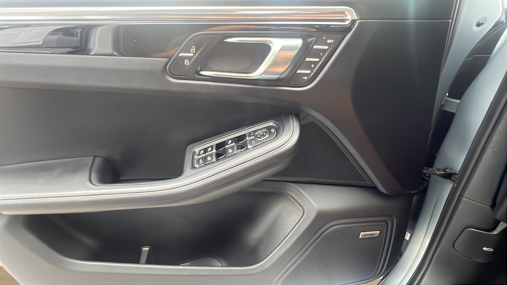 Certified 2025 Porsche Macan S AWD/4WD image 23