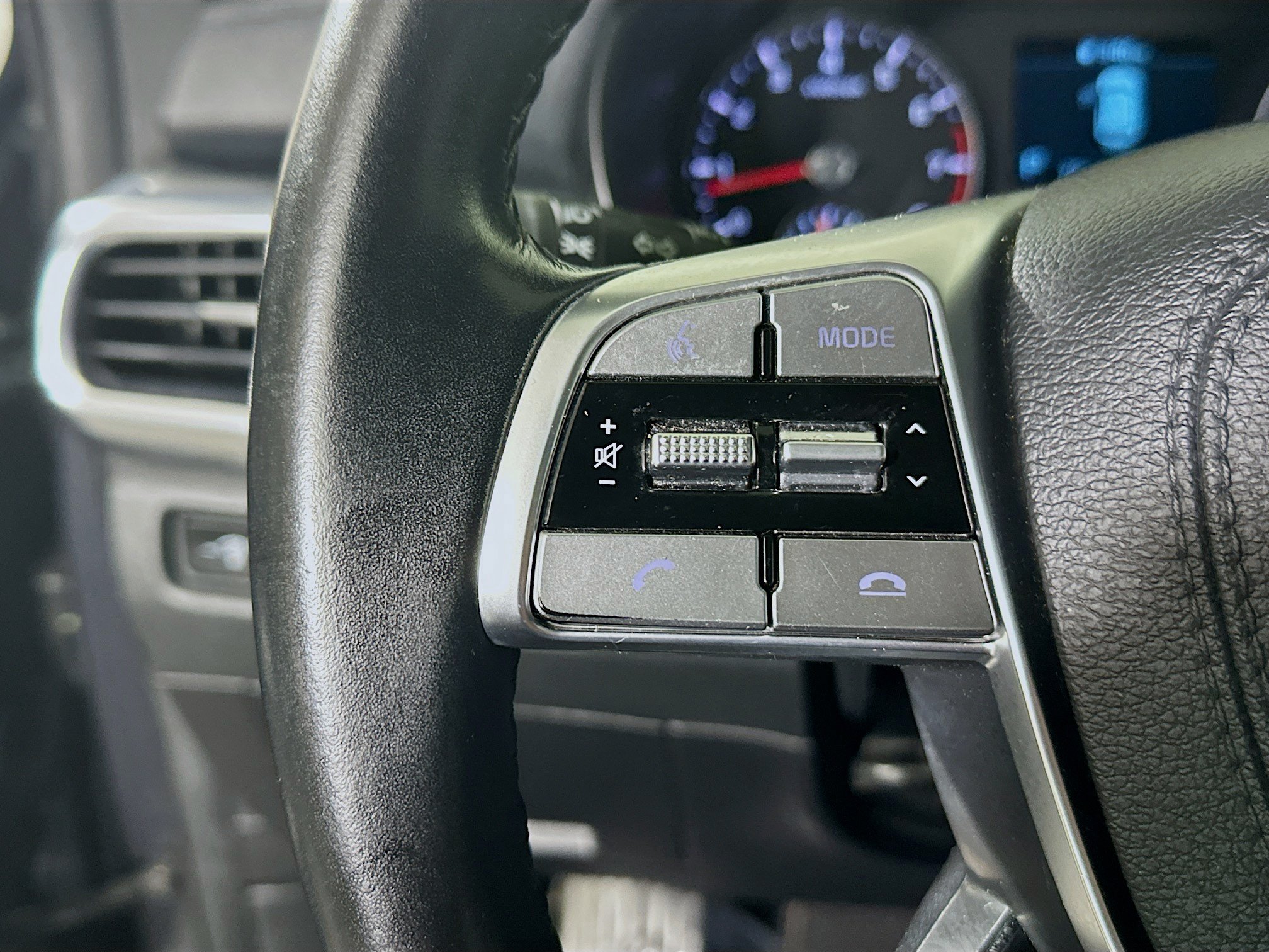 Used 2022 Kia Telluride LX FWD image 16