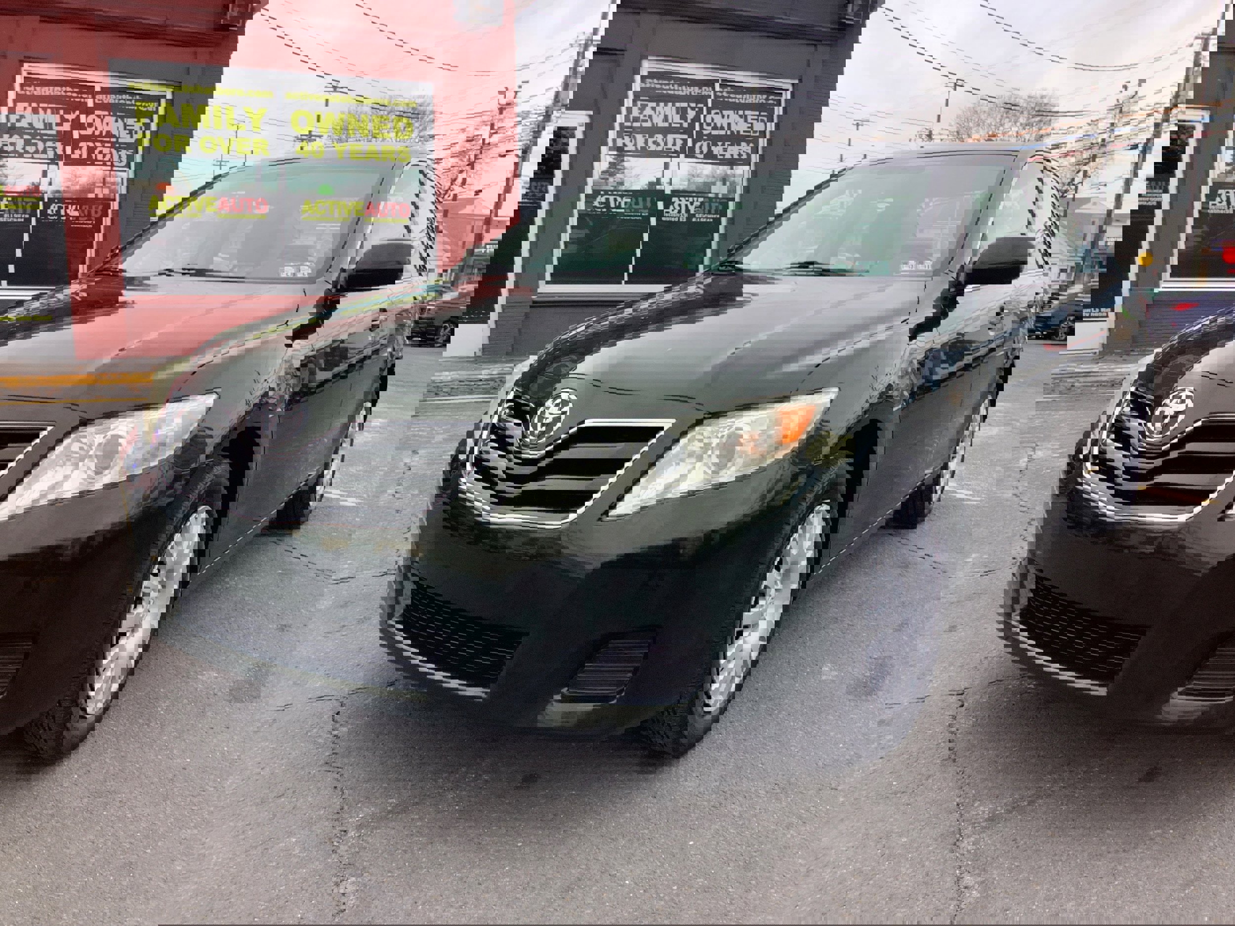 Used 2011 Toyota Camry LE image 3