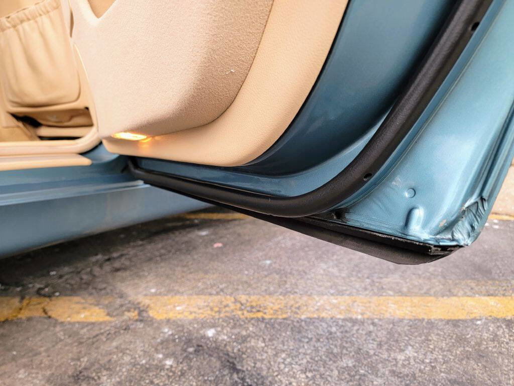 Used 2001 Mercedes-Benz E 320 E 320 4dr Sedan image 31