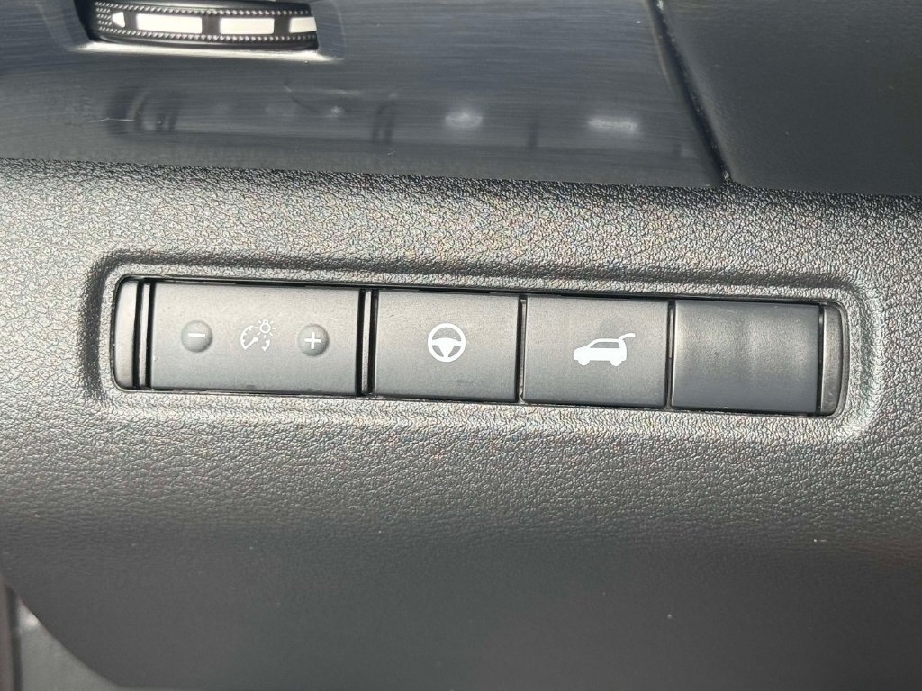 Used 2024 Nissan Pathfinder SL AWD/4WD image 17
