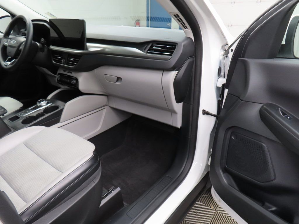 Used 2023 Ford Escape SE image 29