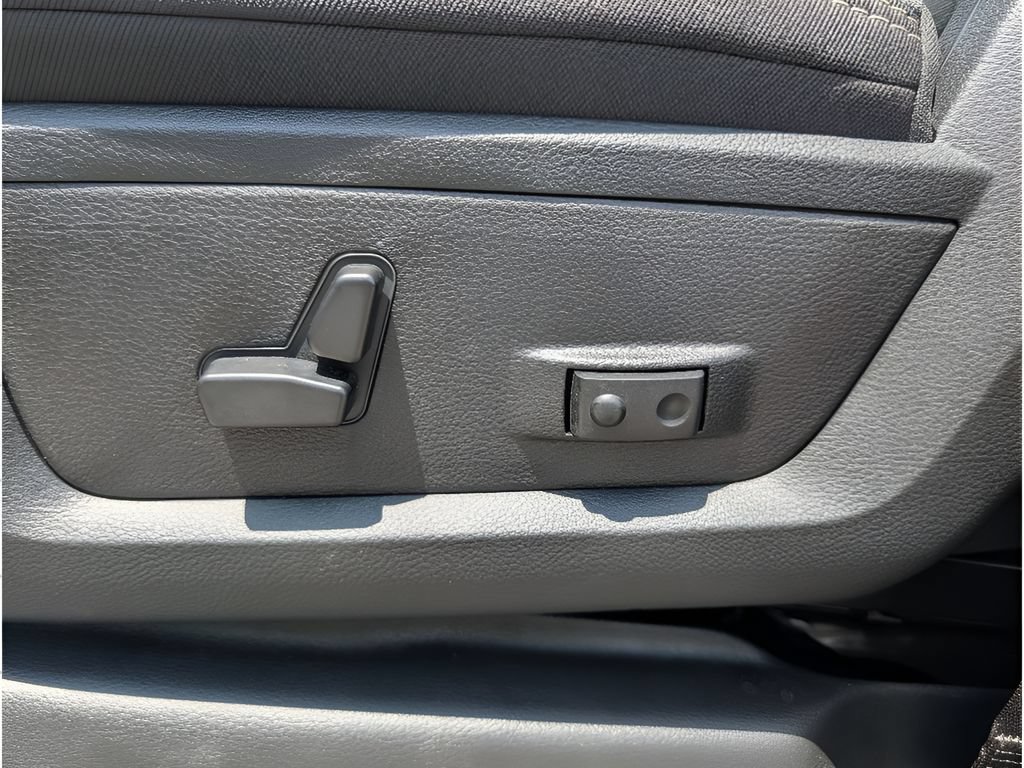 New 2026 RAM 3500 Big Horn AWD/4WD image 12