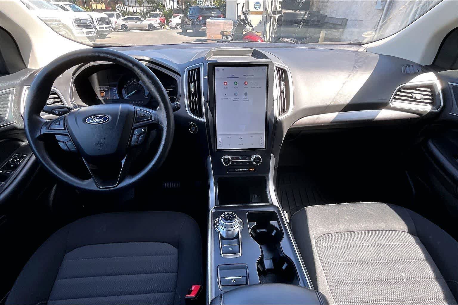 Certified 2024 Ford Edge SE w/ Black Appearance Package AWD/4WD image 10