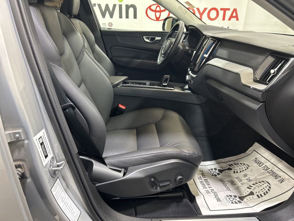 Used 2025 Volvo XC60 B5 Plus image 13