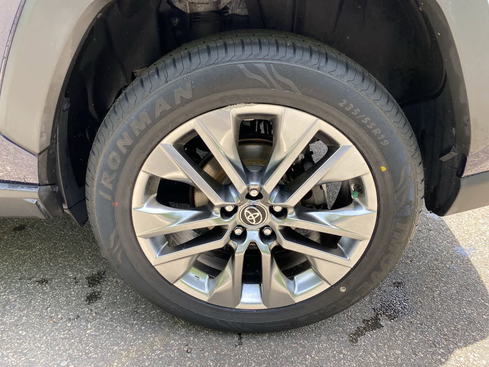 Used 2021 Toyota RAV4 XLE Premium AWD/4WD image 12